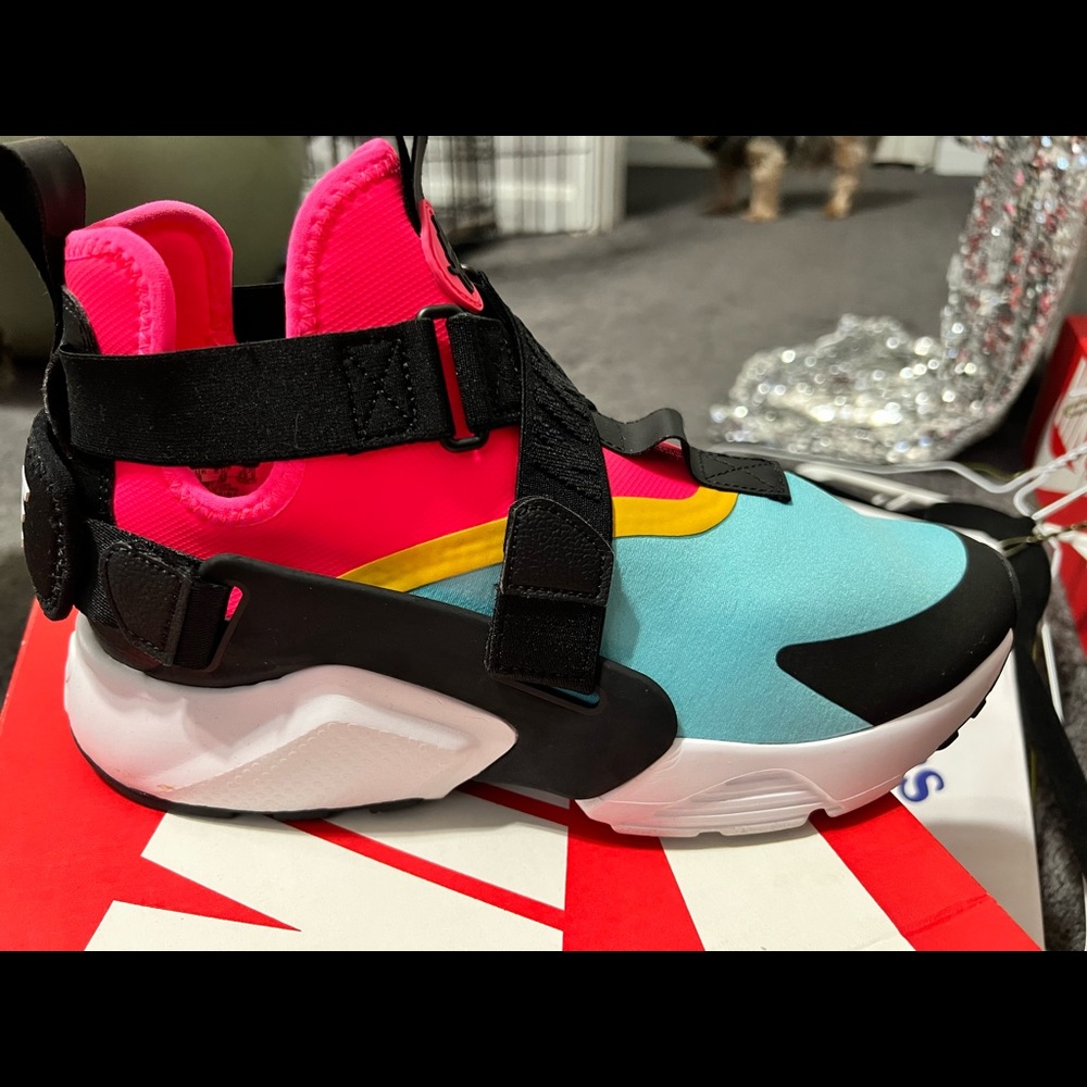 Nike tennis shoes